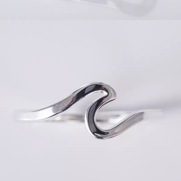 NEW Simple Silver Ring - Picture 7 of 7